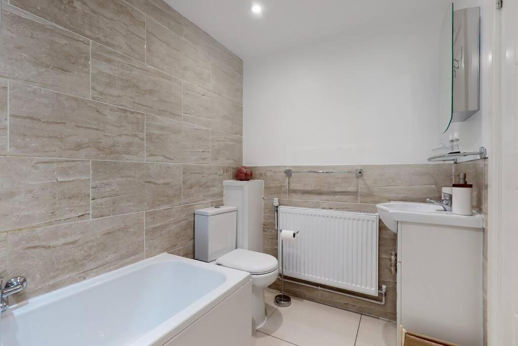 Apartament Lovely 2 Bedroom Near Highgate Station